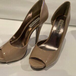 Steve Madden Beige Platform Cutout Pumps